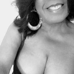 1SexyOldBitch's Chat & Dating Profile