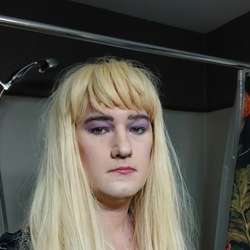 Alyssaavalon's Chat & Dating Profile