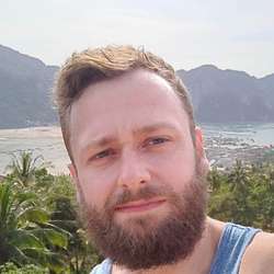 Ash122212's Chat & Dating Profile