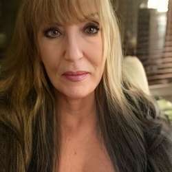 BeingKimmie's Chat & Dating Profile