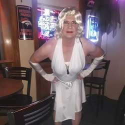 Carla3333's Chat & Dating Profile