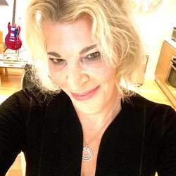 Charly's Chat & Dating Profile