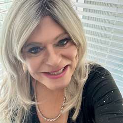 Cindilynn's Chat & Dating Profile