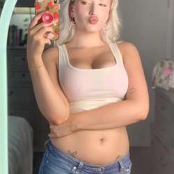 Clara1992's Chat & Dating Profile