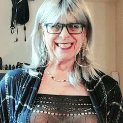 Demi's Chat & Dating Profile