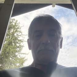 Desparate4tmeet's Chat & Dating Profile