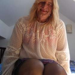 ElenW's Chat & Dating Profile