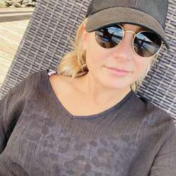 Ellenwalls90's Chat & Dating Profile