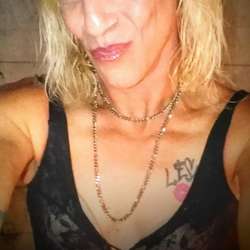 Evee707's Chat & Dating Profile