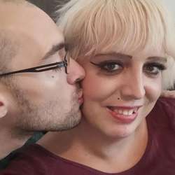 FeliciaRoberts's Chat & Dating Profile