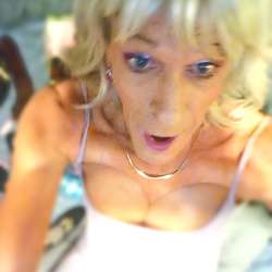 Heather123's Chat & Dating Profile