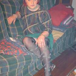 Ilovenylons's Chat & Dating Profile