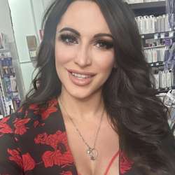 Jennie4me's Chat & Dating Profile