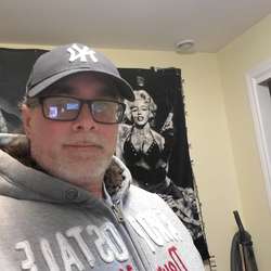 Joey69's Chat & Dating Profile