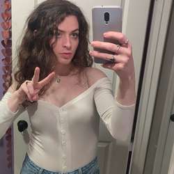 Juliawrena7's Chat & Dating Profile