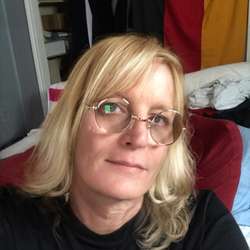 Kelly2112's Chat & Dating Profile