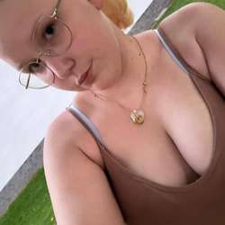 Khloephil840's Chat & Dating Profile