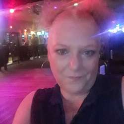 Kuriuscupl's Chat & Dating Profile