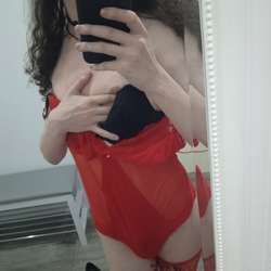 Lauwuri's Chat & Dating Profile