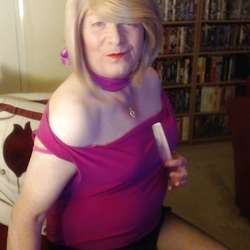 LindaVista's Chat & Dating Profile