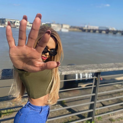 Livia's Chat & Dating Profile