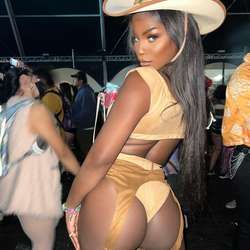 MarieeTS's Chat & Dating Profile