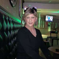 Melani's Chat & Dating Profile