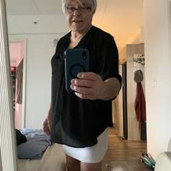 Meschel's Chat & Dating Profile