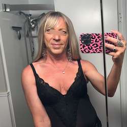 MichelleT's Chat & Dating Profile