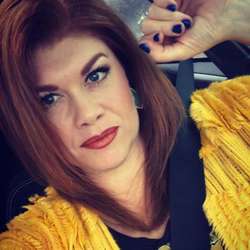 Mitzie's Chat & Dating Profile