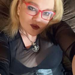 NylonSlaveApril's Chat & Dating Profile