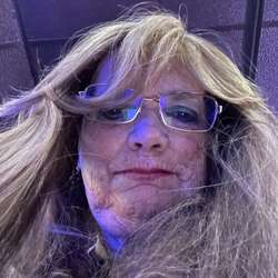 Railqueen's Chat & Dating Profile