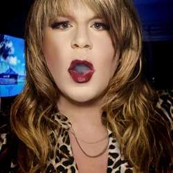 SashMonroe's Chat & Dating Profile