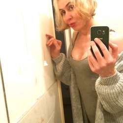 Steph's Chat & Dating Profile