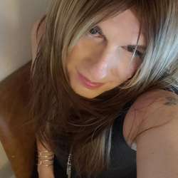 amaraDeWarren's Chat & Dating Profile