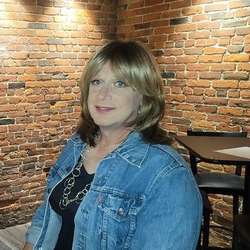 beverlyct's Chat & Dating Profile