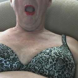 bottomhere371's Chat & Dating Profile