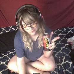 ezzi's Chat & Dating Profile