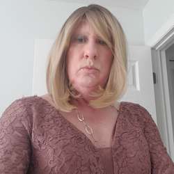 kerrielong's Chat & Dating Profile