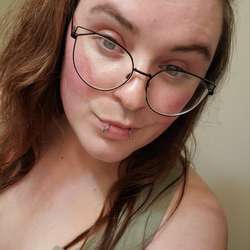 lauratvcd's Chat & Dating Profile