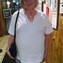 laurieMN's Chat & Dating Profile