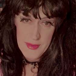 lora's Chat & Dating Profile