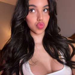 sarahhues's Chat & Dating Profile