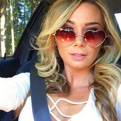 vanessa93's Chat & Dating Profile